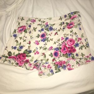 High waisted flower ruffled shorts